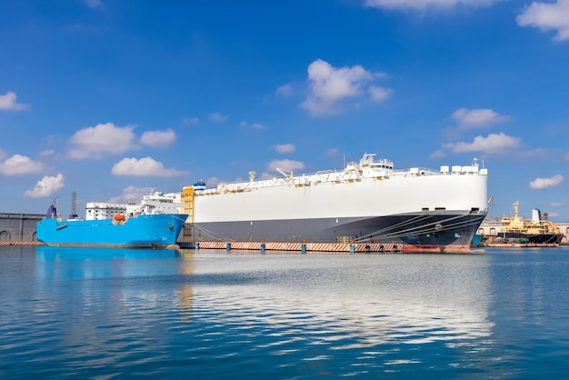 Meksyk Panoramiczny widok na port miejski Veracruz z tankowcami kontenerowymi i samochodowcami