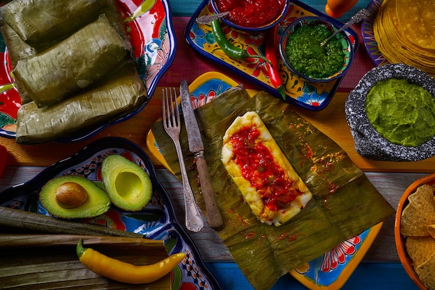 Zdjęcie meksykańska receptura tamale z liśćmi bananowca