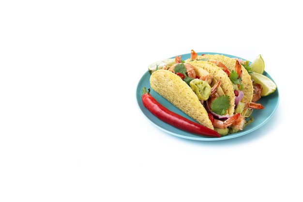 Meksykańskie Tacos Z Shrimpguacamole I Warzywami Na Białym Tle
