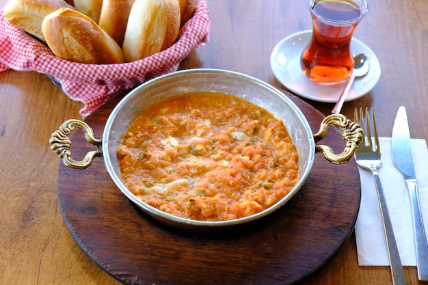 Menemen tureckie jedzenie lub omlet