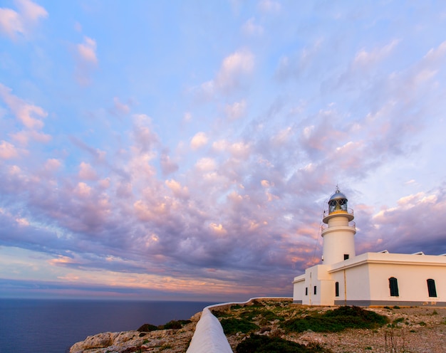 Menorca zmierzch przy Faro De Caballeria latarnią morską