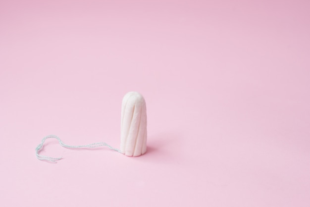 Menstruacyjny Tampon Na Różu. Czas Miesiączki Higiena I Ochrona. Copyspace