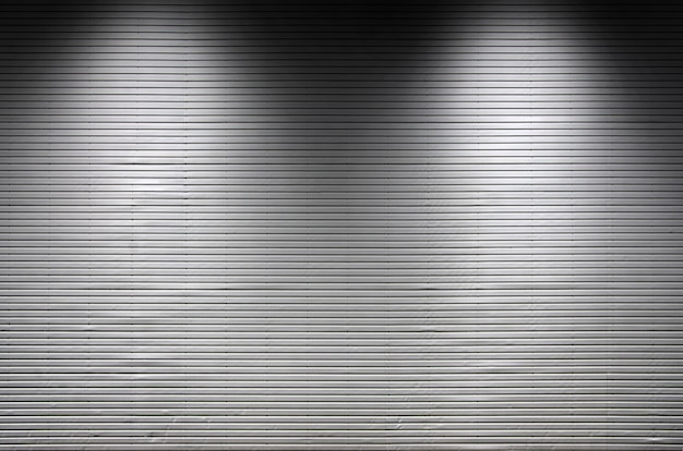 Metalowa ściana Z Niewidocznymi źródłami światła, Które Oświetlają środek Do Umieszczenia Produktu