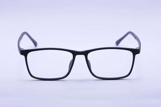Metalowe i plastikowe oprawki okularów, ochrona przeciwsłoneczna i ochrona oczu.