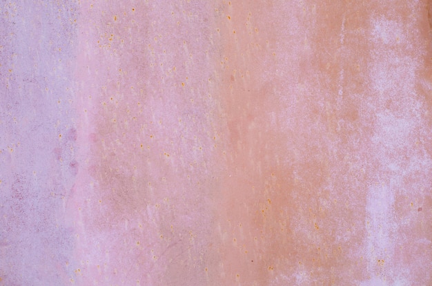 Zdjęcie metalowe tło. jasnofioletowo-pomarańczowa blacha ze stali nierdzewnej z plamami rdzy