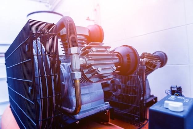 Metalowy nawiewnik klimatyzacji przemysłowej. HVAC.