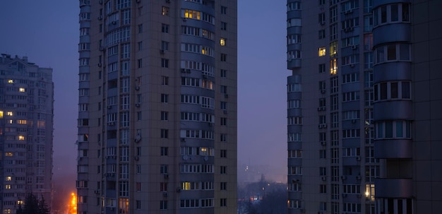 Metropolia miasta nocą. nocne światła miasta