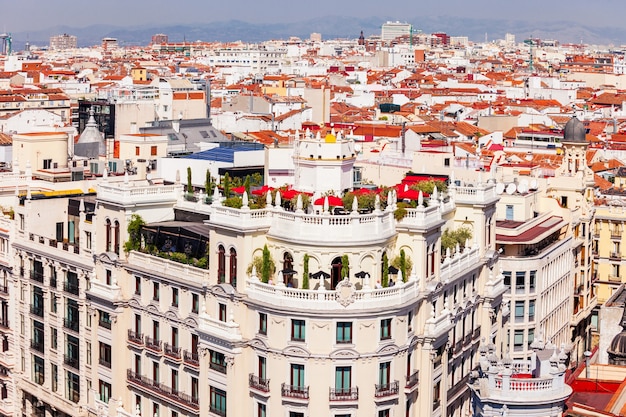 Metropolis Building Lub Edificio Metropolis To Budynek Biurowy Na Rogu Calle De Alcala I Gran Via W Madrycie W Hiszpanii