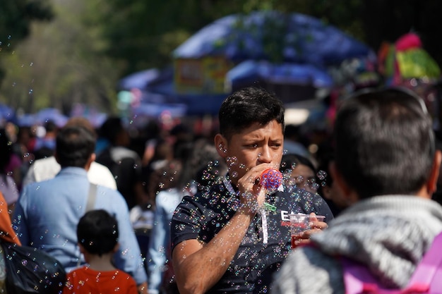 MEXICO CITY, 3 LUTEGO 2019 - Park miejski Chapultepec zatłoczony ludźmi w niedzielę