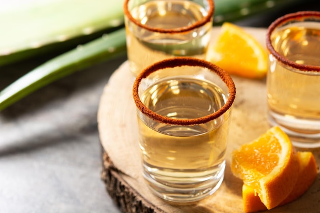 Mezcal Meksykański Napój Z Plastrami Pomarańczy I Solą Dżdżownicową