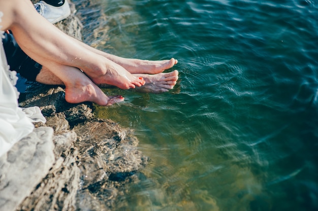 Mężczyzna I Kobieta Stóp Na Plaży