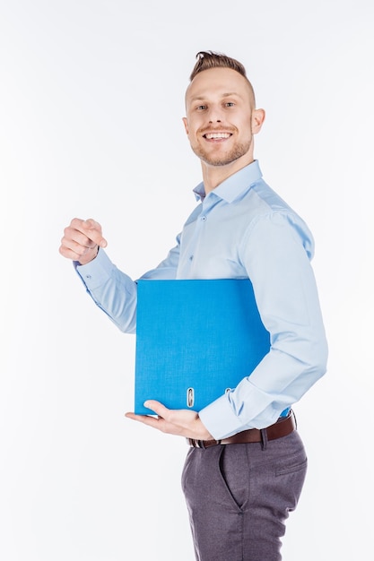 Mężczyzna trzyma folder, ludzie biznesu, finanse i koncepcja pracy papierkowej