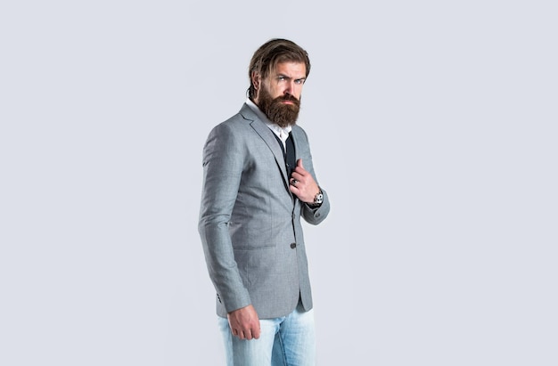 Mężczyzna w garniturze Męska broda i wąsy Seksowny mężczyzna brutalny hipster macho Ręka z zegarkiem w garniturze Elegancki przystojny mężczyzna w garniturze Przystojny brodaty biznesmen w klasycznych garniturach