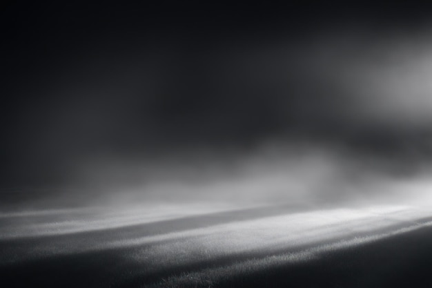 Mgła w ciemnym tle pokoju z reflektorem dymu na podłodze