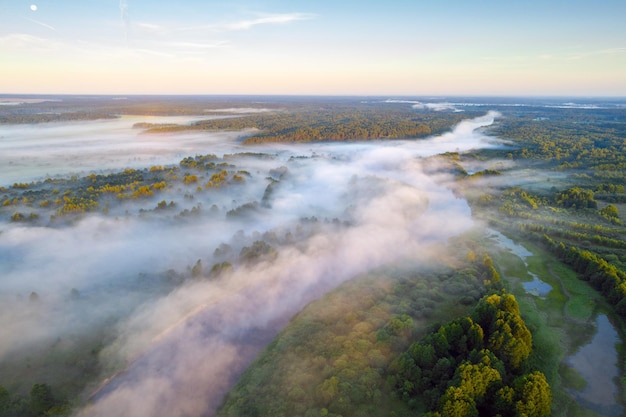 Mglisty poranek nad rzeką Nioman Białoruś Zdjęcie lotnicze