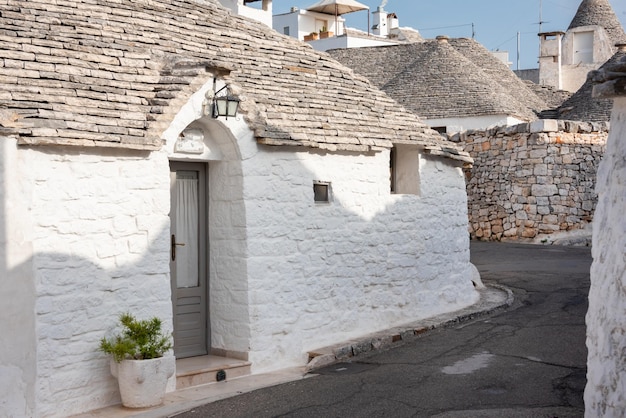 Miasto Alberobello we Włoszech słynie z tradycyjnych domów trullo