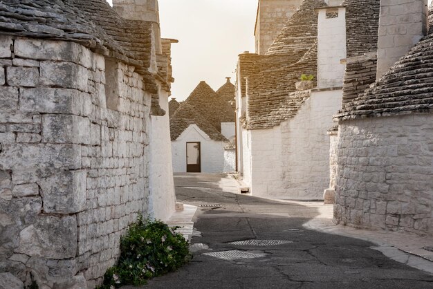 Miasto Alberobello we Włoszech słynie z zabytkowych domów trullo