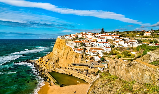 Miasto Azenhas Do Mar Nad Oceanem Atlantyckim W Pobliżu Sintry W Portugalii