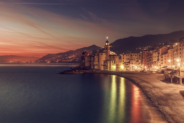 Miasto Camogli nocą