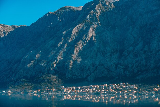 Miasto Dobrota W Zatoce Kotor