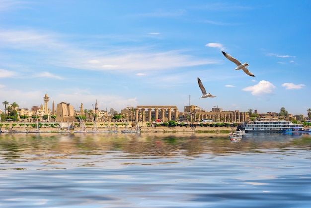 Miasto Luksor na Nilu