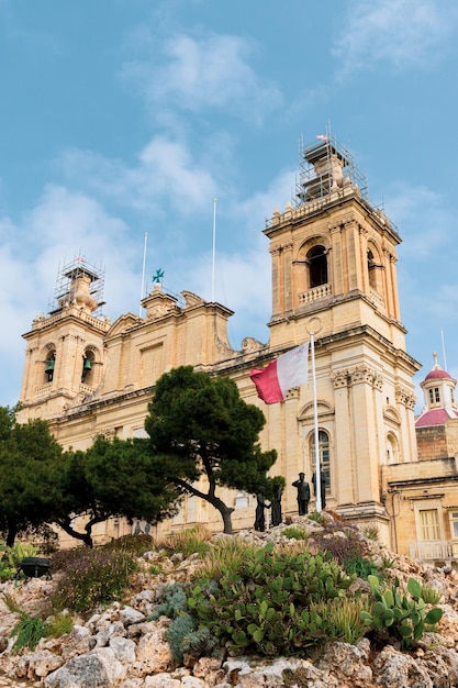 Miasto Malta Cottonera W Miejscu Turystycznym Z Flagą Malty