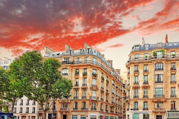 Miasto, miejski widok na budynek w Paris.France.