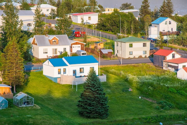 Zdjęcie miasto reydarfjordur we wschodniej islandii