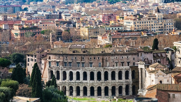 Miasto Rzym ze starożytnym Teatrem Marcellusa