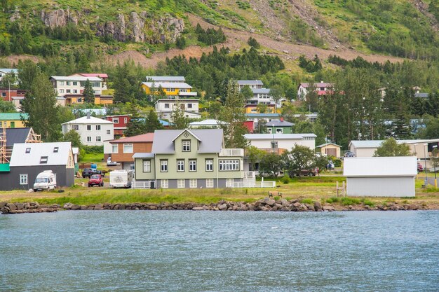 Miasto Seydisfjordur we wschodniej Islandii