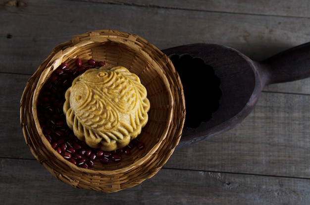 Mid Moon Moon Cake