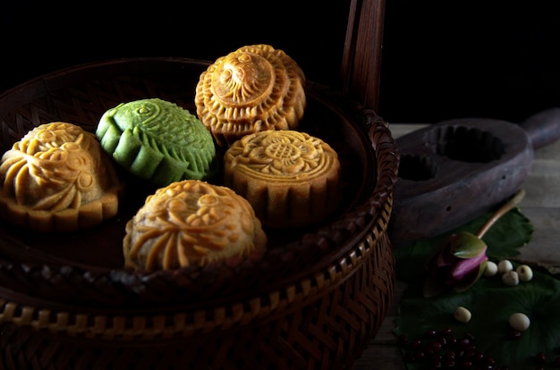 Mid Moon Moon Cake