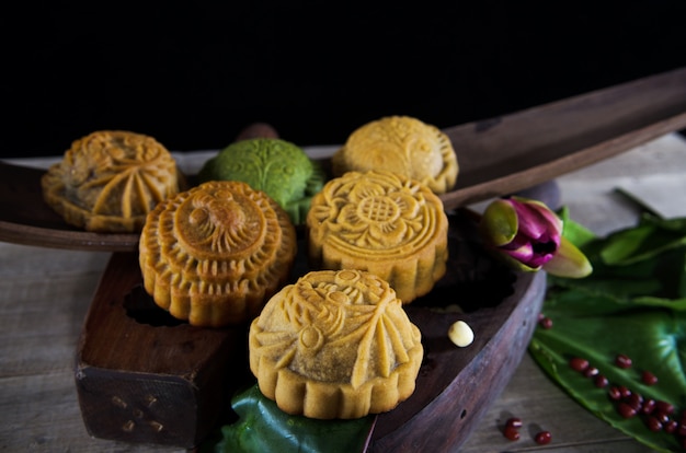 Mid Moon Moon Cake