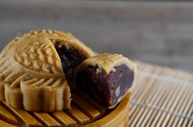 Mid Moon Moon Cake