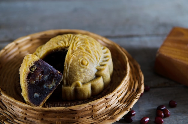 Mid Moon Moon Cake