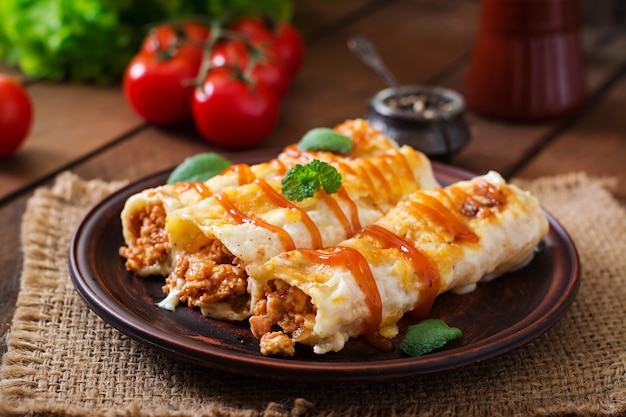 Mięsny beszamelowy sos cannelloni