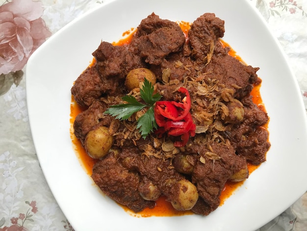 Mięso Rendang z sosem sojowym