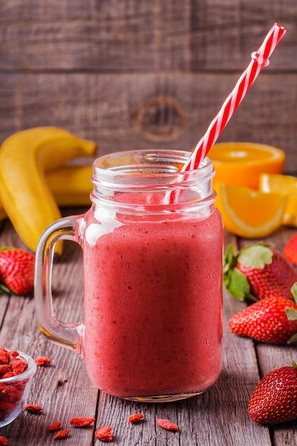 Mieszane smoothie ze składnikami