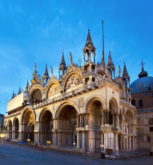 Miły wieczór Widok na Piazza San Marco i Bazylikę Świętego Marka, Wenecja, Włochy.