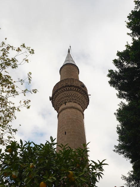 Minaret historycznego meczetu