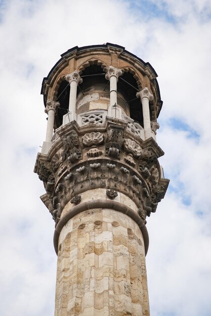 Minaret meczetu Aziziye w Konya Turkiye