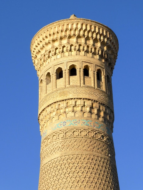 Minaret z wypalonej cegły w Bucharze