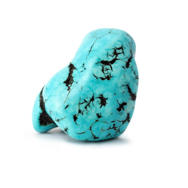 Minerał naturalny kamień półszlachetny turkvenit niebieski gemstone Pojedynczo na białym tle Geologia