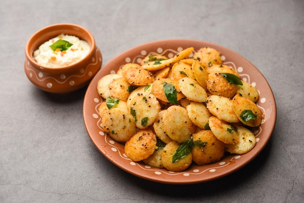 Mini Smażone Idli Z Chutneyem Kokosowym