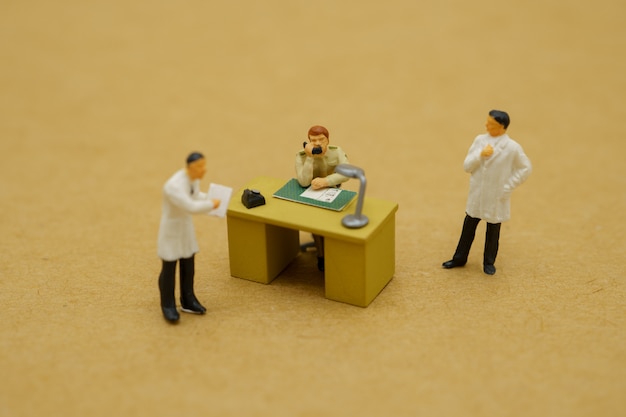 Miniaturowa Zabawka Lekarzy I Urzędników Państwowych