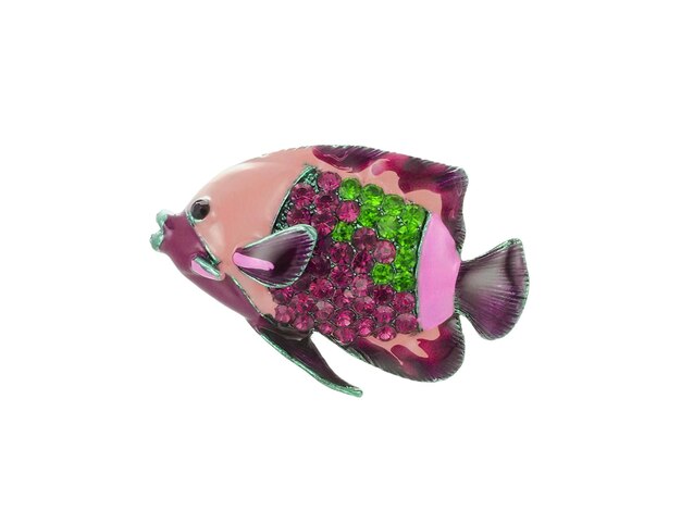 Miniaturowe zwierzęta ozdobione różowymi rybkami na białym tle