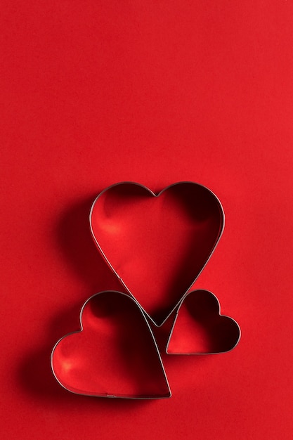 Minimalistyczna Kartka Okolicznościowa Na Walentynki, Foremki Do Ciastek W Kształcie Serca Z Pięknymi Cieniami, Układanie Płaskie