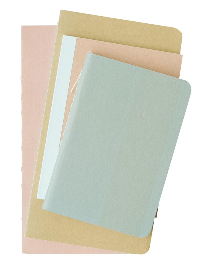 Zdjęcie minimalne notebooki png ułożone na przezroczystym tle