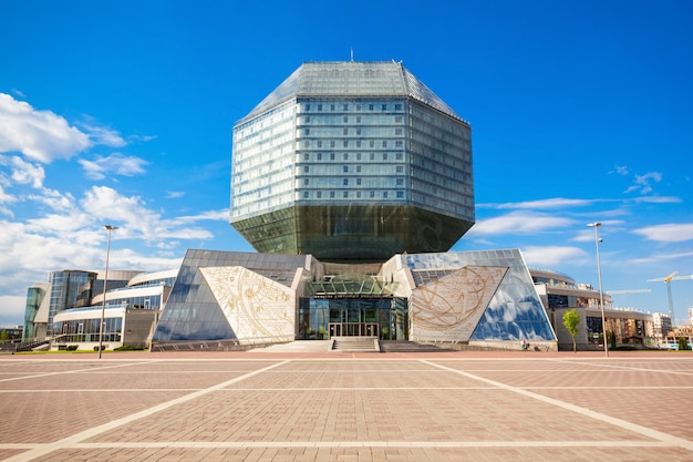 Mińsk, Białoruś - 06 Maja 2016: Biblioteka Narodowa Białorusi Jest Biblioteką Praw Autorskich Republiki Białorusi. Obecnie Mieści Się W Nowym 72-metrowym Budynku W Mińsku Na Białorusi.