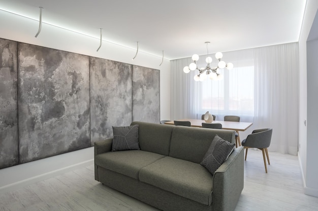 MIŃSK BIAŁORUŚ 21 LISTOPADA 2016 r. luksusowe wnętrze loftowe mieszkanie w szarym stylu z sofą